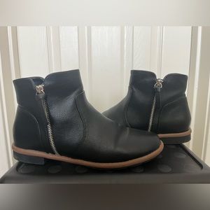 Women’s Black Ankle Boots (Size 8.5M)